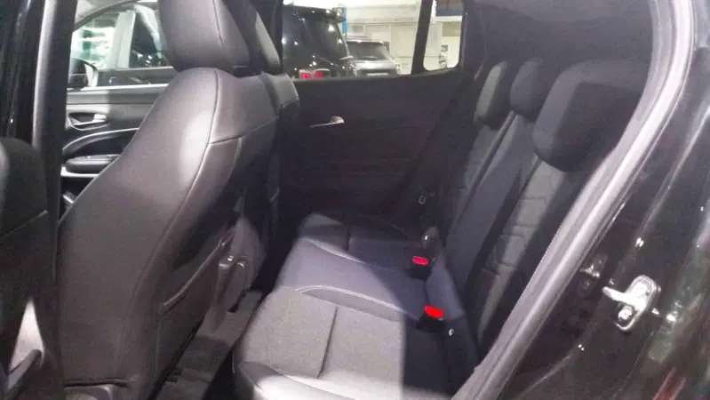 Jeep Avenger nuova a Benevento (13)
