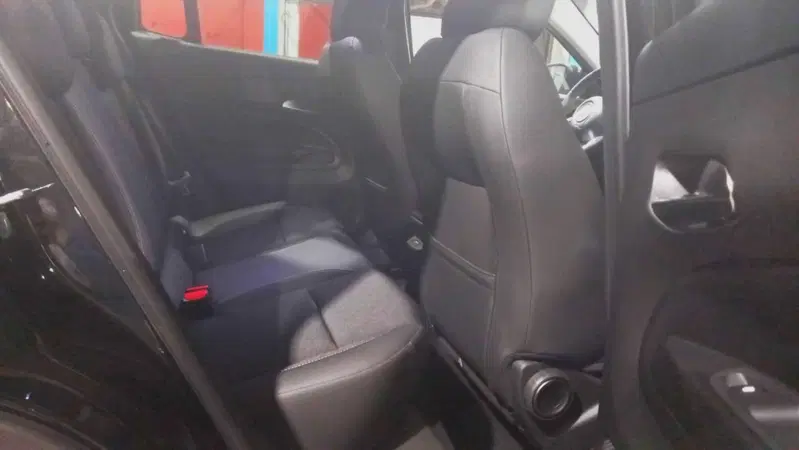 Jeep Avenger nuova a Benevento (15)
