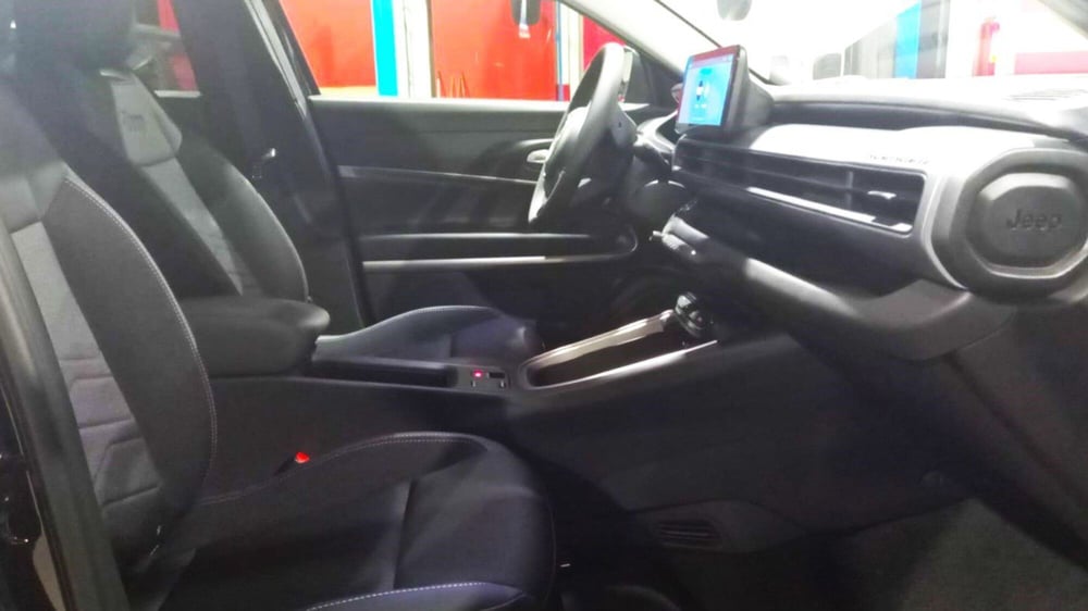 Jeep Avenger nuova a Benevento (16)
