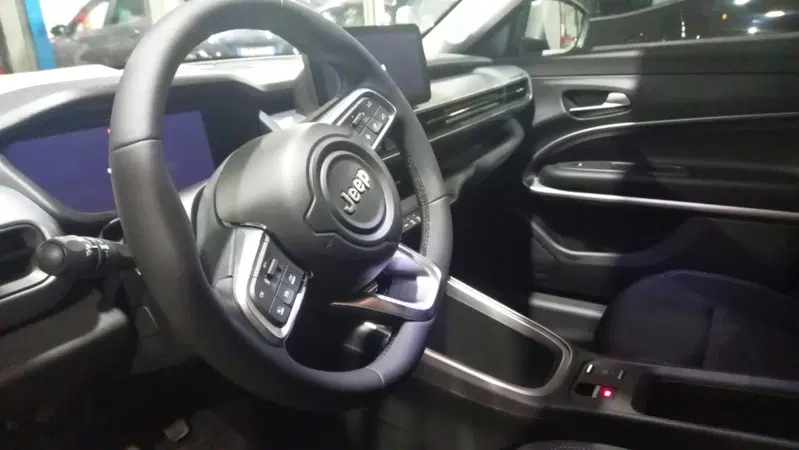 Jeep Avenger nuova a Benevento (18)