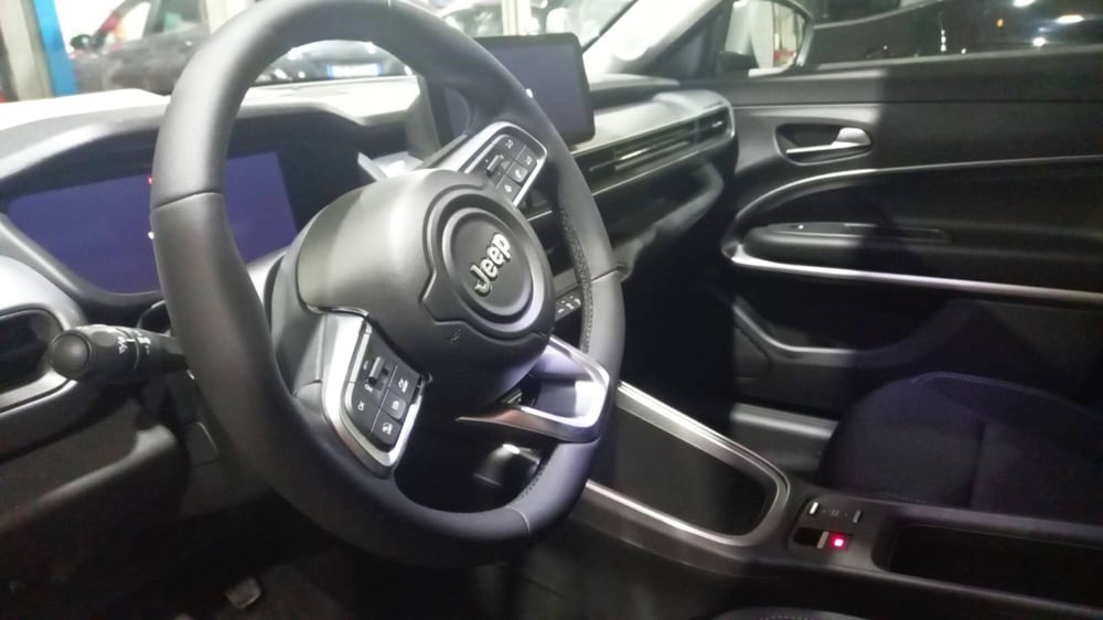 Jeep Avenger nuova a Benevento (18)