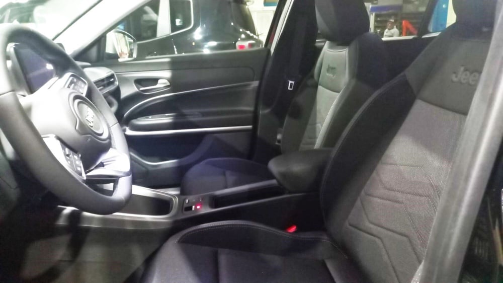 Jeep Avenger nuova a Benevento (19)