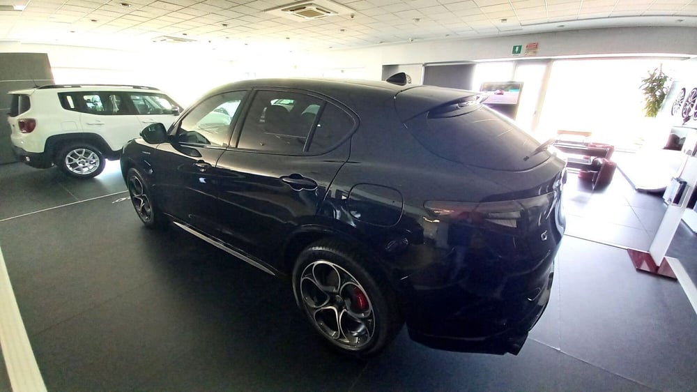 Alfa Romeo Stelvio nuova a Benevento (10)