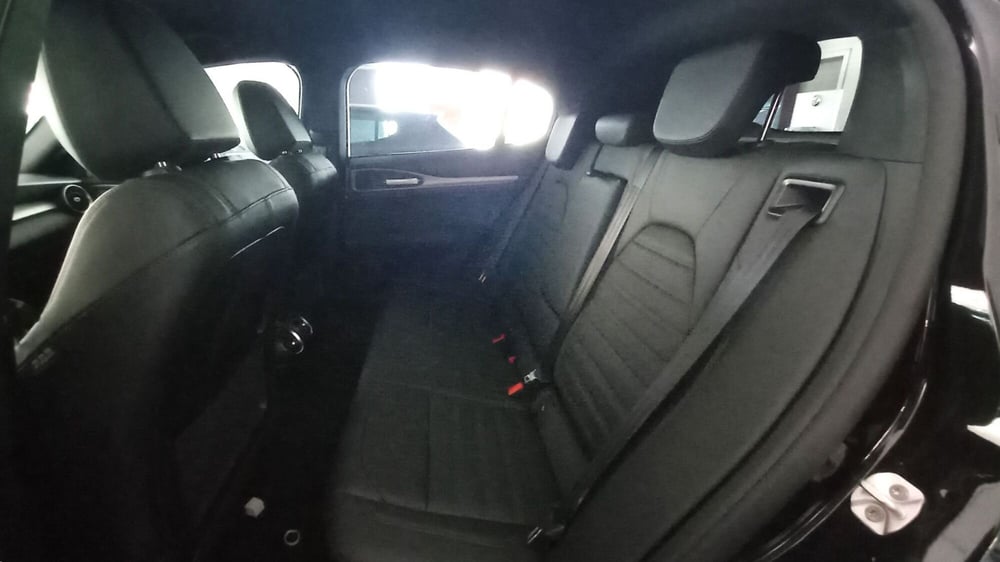 Alfa Romeo Stelvio nuova a Benevento (16)