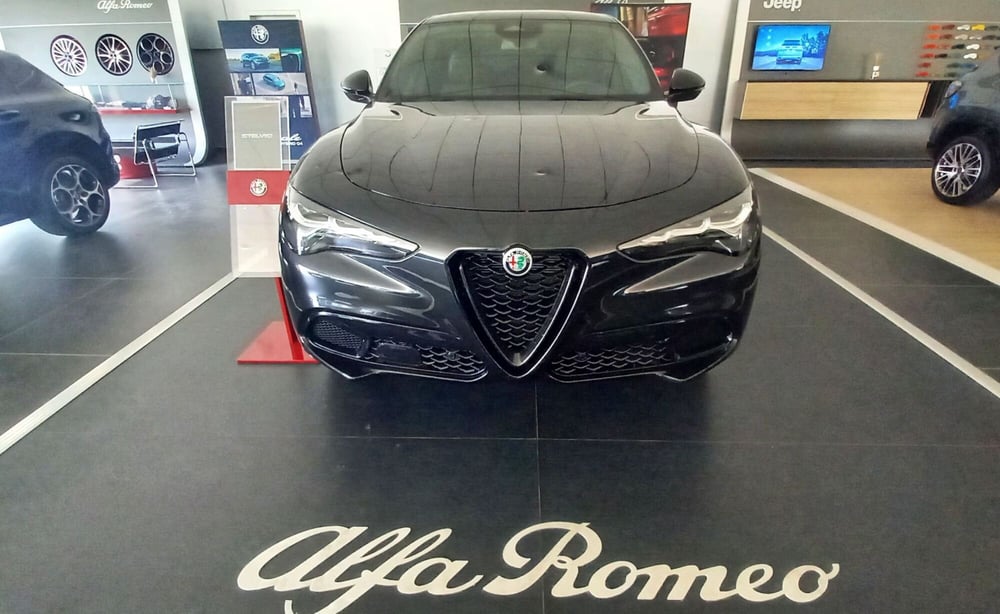 Alfa Romeo Stelvio nuova a Benevento (3)