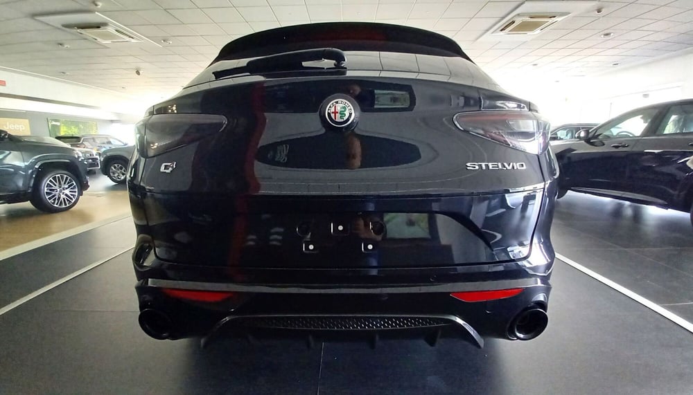 Alfa Romeo Stelvio nuova a Benevento (8)
