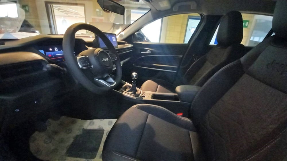 Jeep Avenger nuova a Benevento (11)