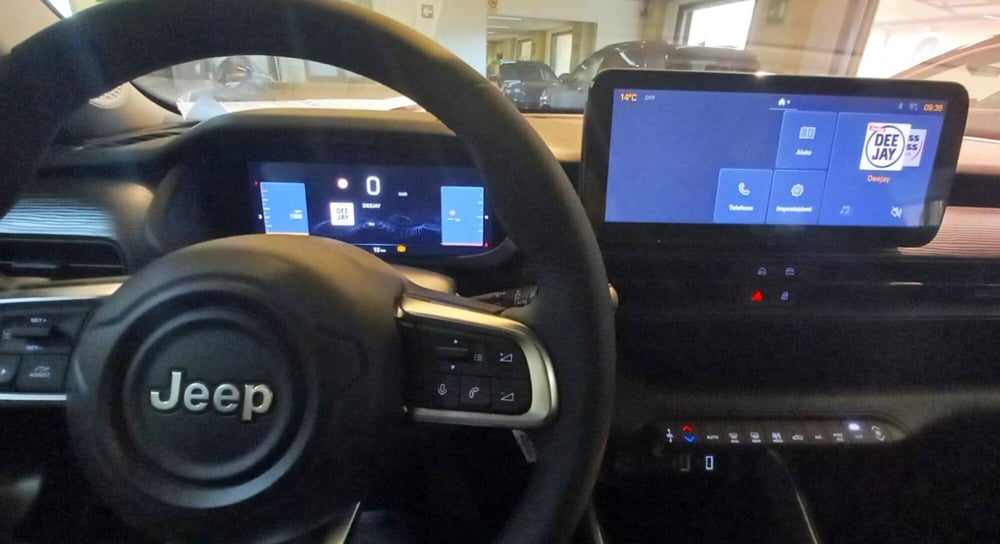 Jeep Avenger nuova a Benevento (13)
