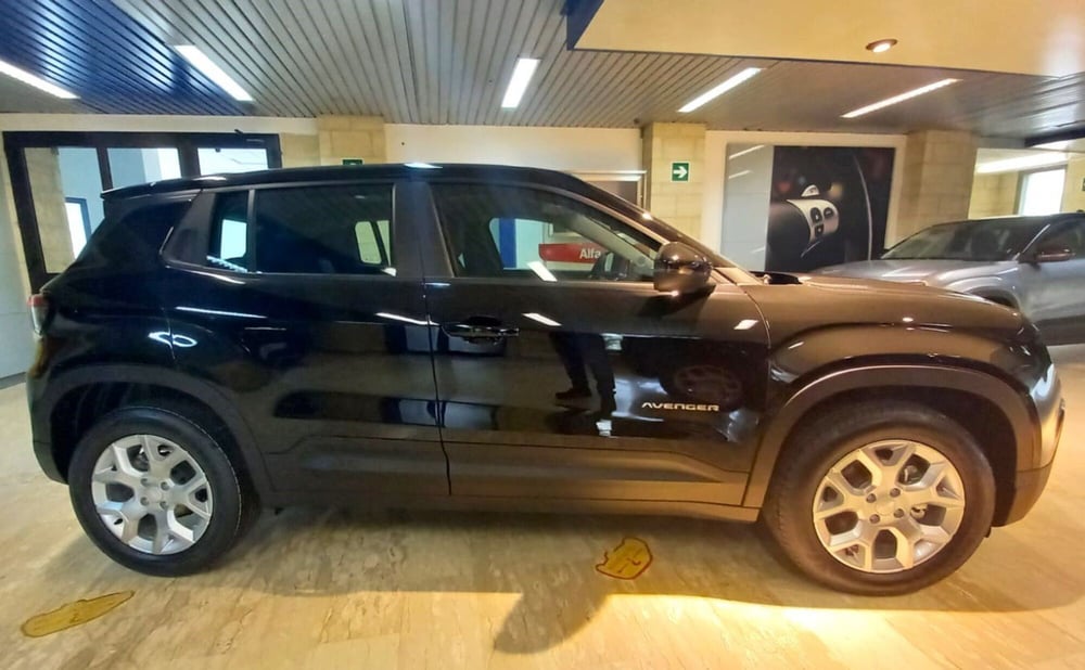 Jeep Avenger nuova a Benevento (16)