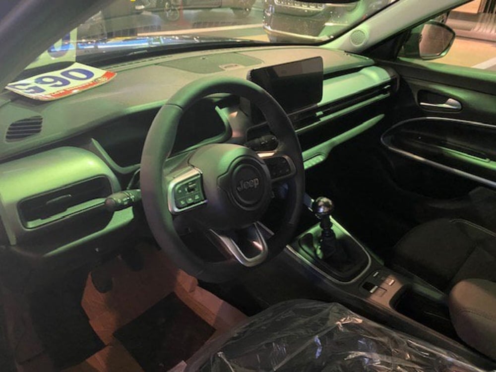 Jeep Avenger nuova a Benevento (12)