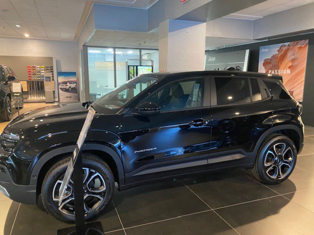 Jeep Avenger nuova a Benevento (5)