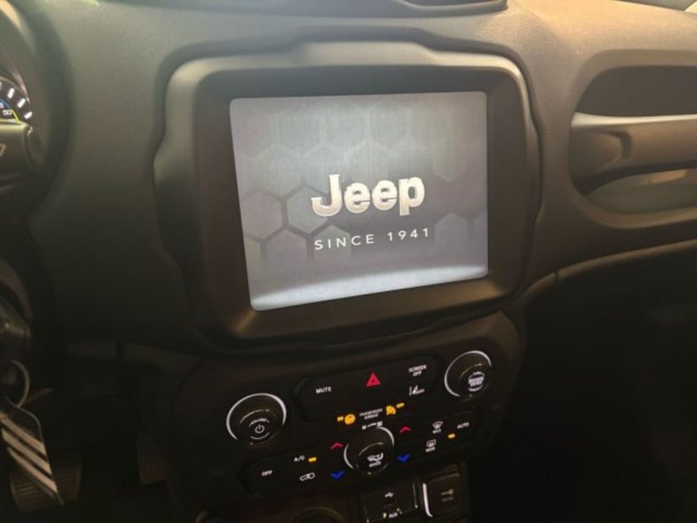 Jeep Renegade nuova a Brescia (6)