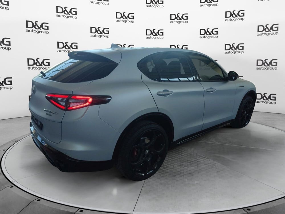 Alfa Romeo Stelvio nuova a Modena (5)