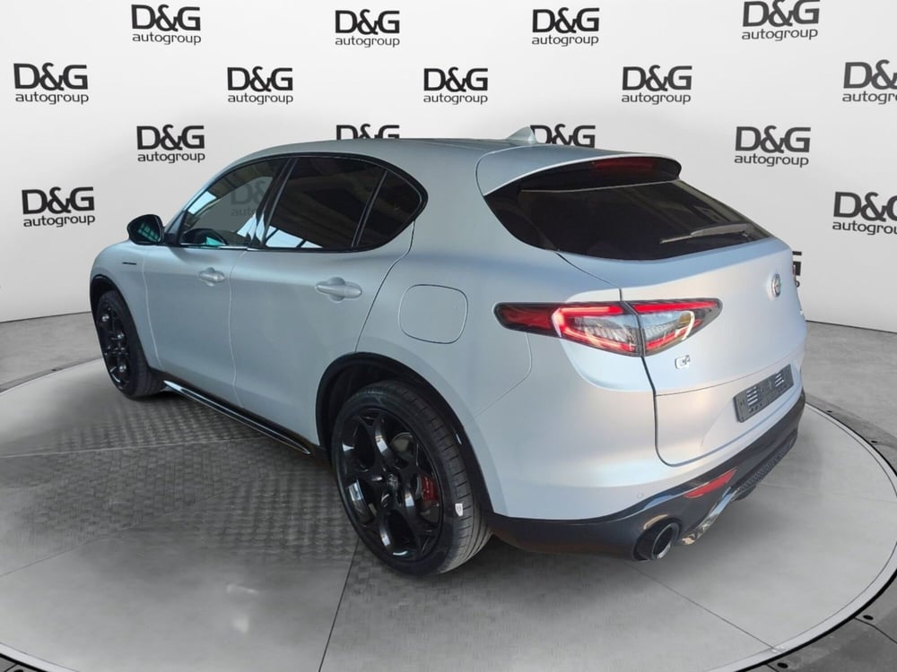 Alfa Romeo Stelvio nuova a Modena (7)