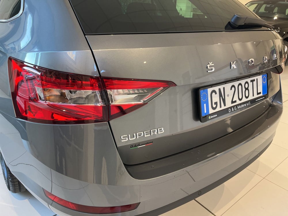 Skoda Superb Station Wagon nuova a Modena (19)