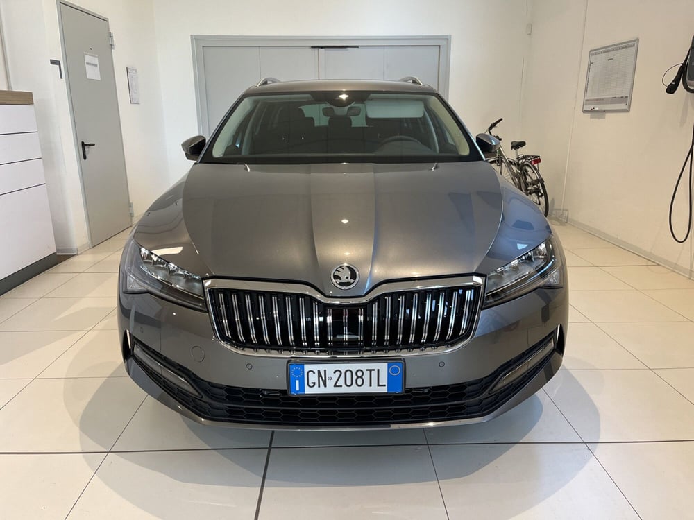 Skoda Superb Station Wagon nuova a Modena (2)