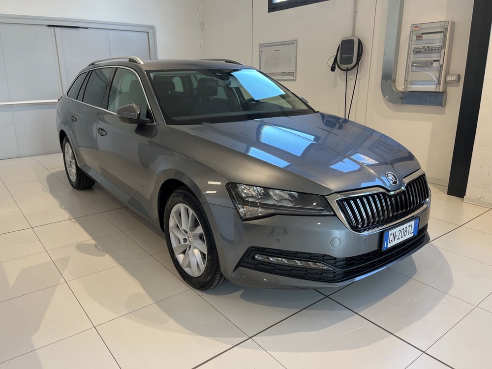 Skoda Superb Station Wagon nuova a Modena (3)