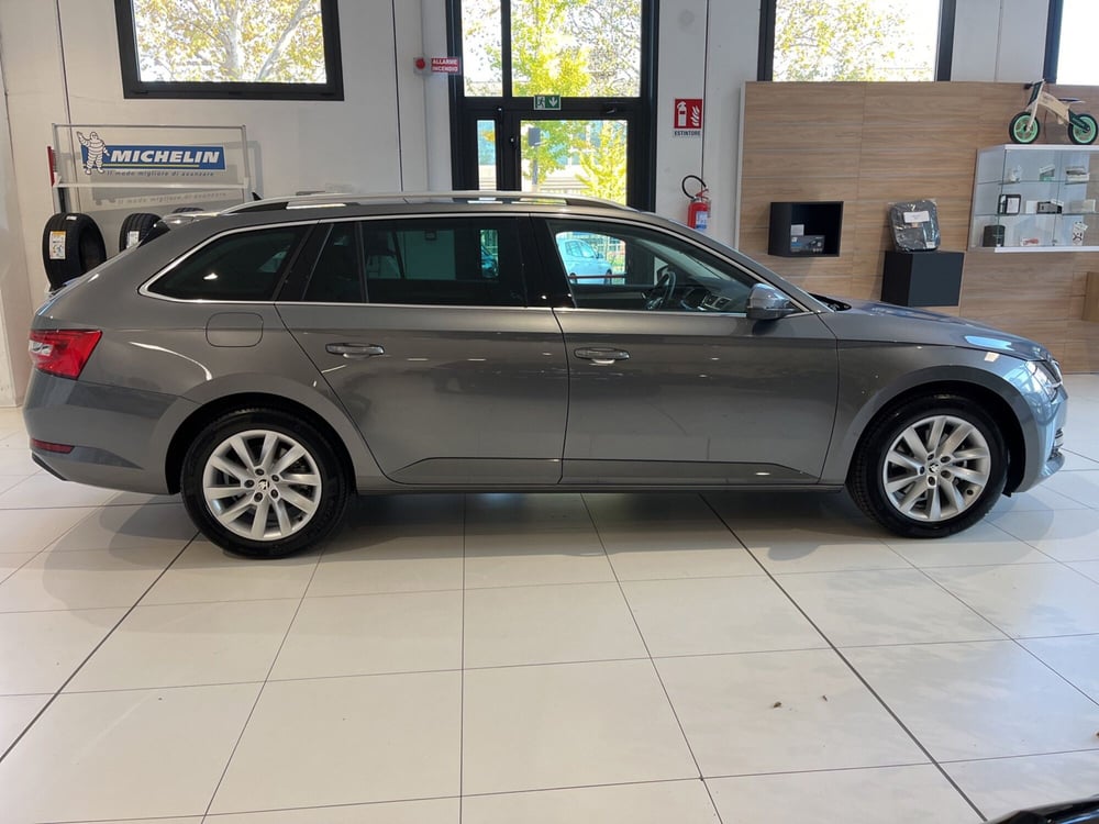 Skoda Superb Station Wagon nuova a Modena (7)