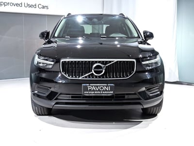 Volvo XC40 T2 Momentum Core  del 2021 usata a Pescara