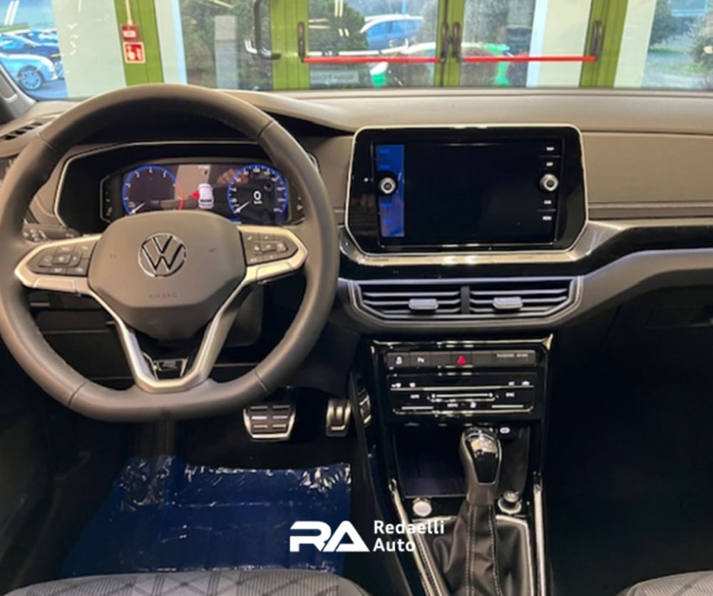 Volkswagen T-Cross nuova a Lecco (7)