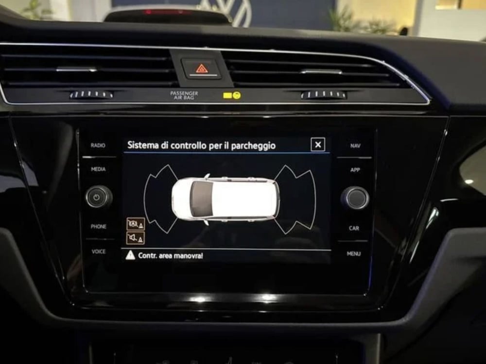 Volkswagen Touran nuova a Pistoia (15)