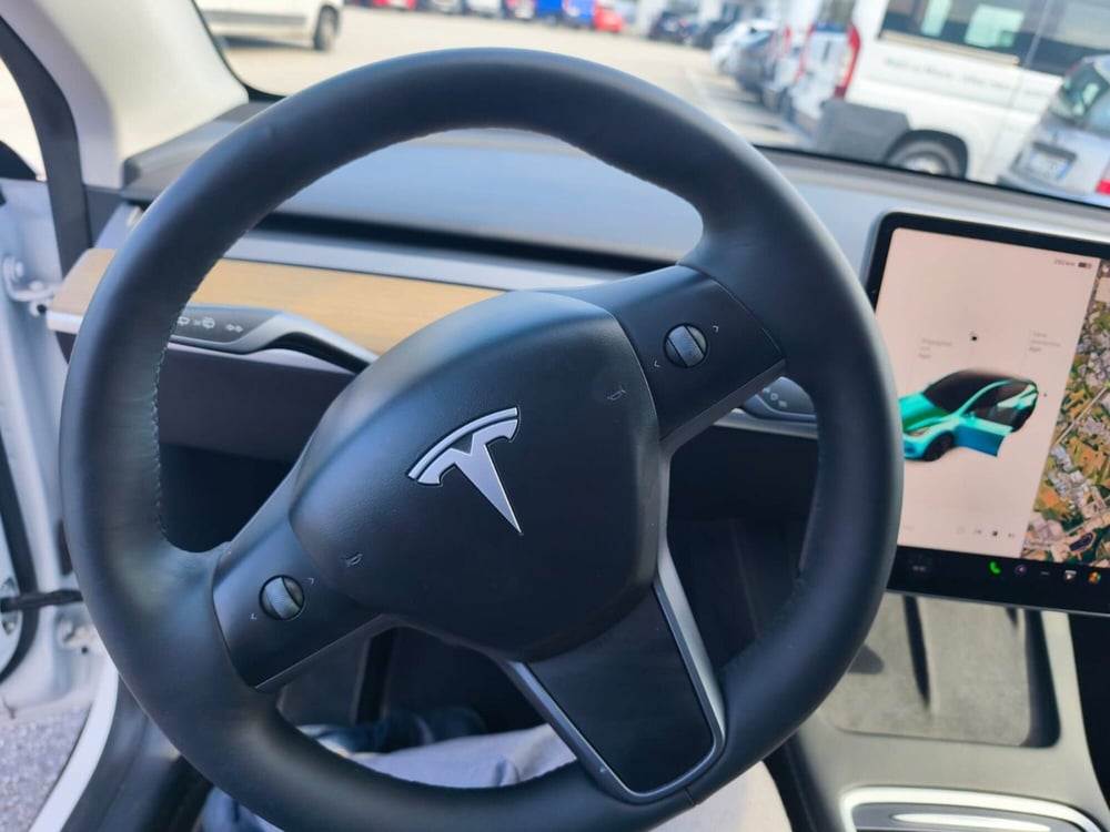 Tesla Model Y usata a Frosinone (13)