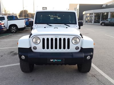 Jeep Wrangler Unlimited 2.8 CRD DPF Sahara Auto  del 2015 usata a Jesi