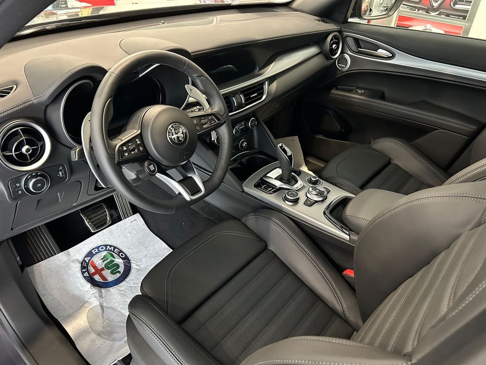 Alfa Romeo Stelvio nuova a Ancona (10)