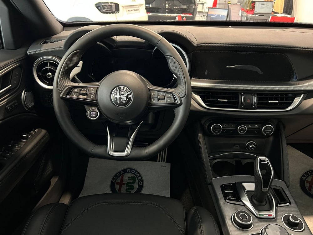 Alfa Romeo Stelvio nuova a Ancona (11)