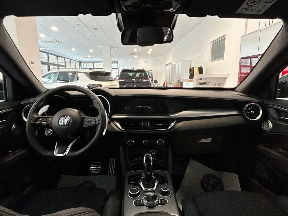 Alfa Romeo Stelvio nuova a Ancona (12)