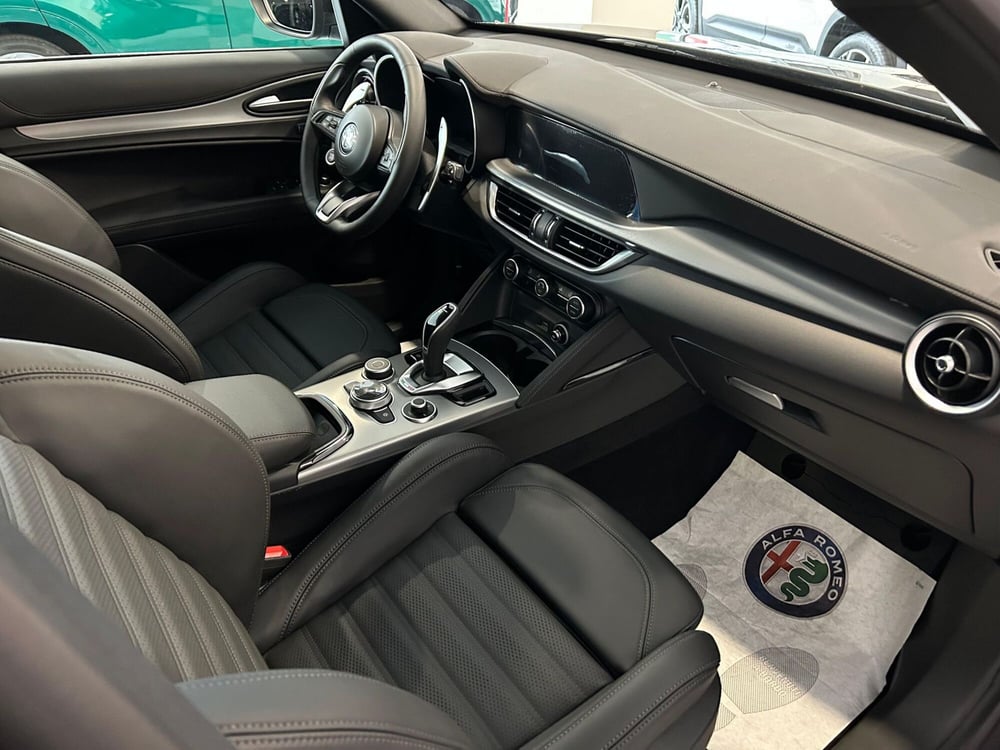 Alfa Romeo Stelvio nuova a Ancona (15)