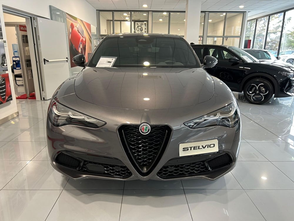 Alfa Romeo Stelvio nuova a Ancona (2)