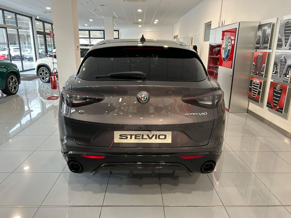 Alfa Romeo Stelvio nuova a Ancona (6)