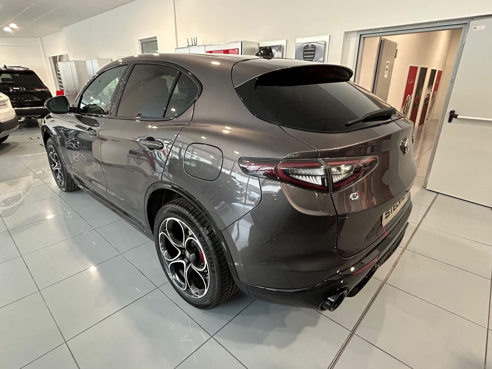 Alfa Romeo Stelvio nuova a Ancona (7)