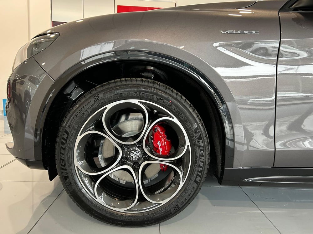 Alfa Romeo Stelvio nuova a Ancona (8)