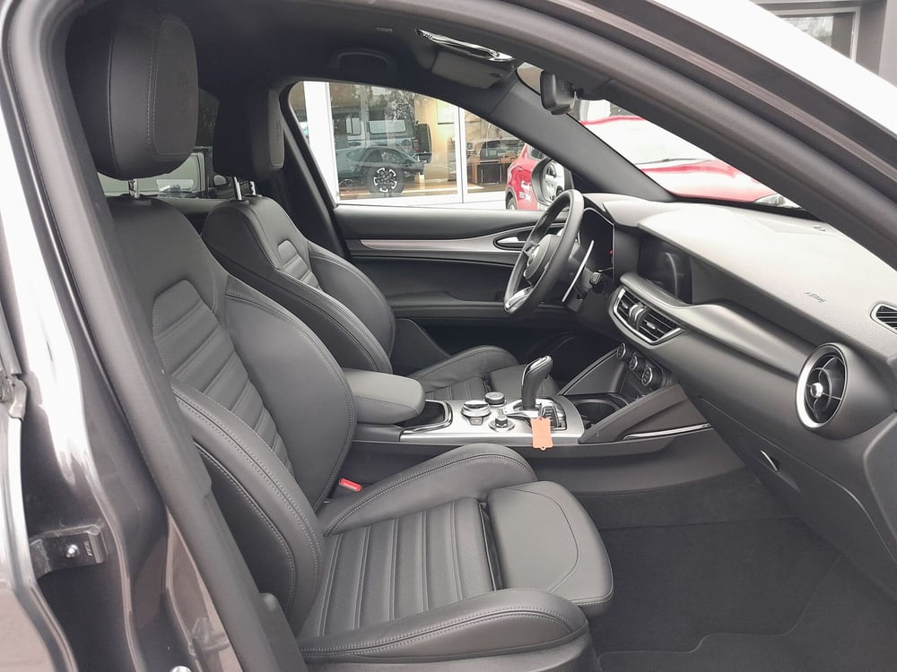 Alfa Romeo Stelvio usata a Ancona (14)