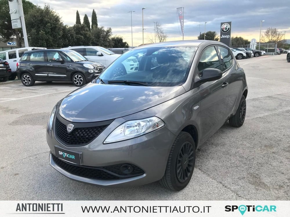 Lancia Ypsilon usata a Ancona