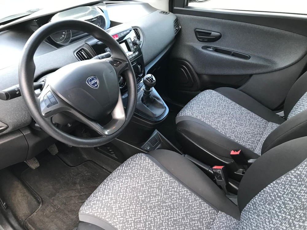 Lancia Ypsilon usata a Ancona (11)