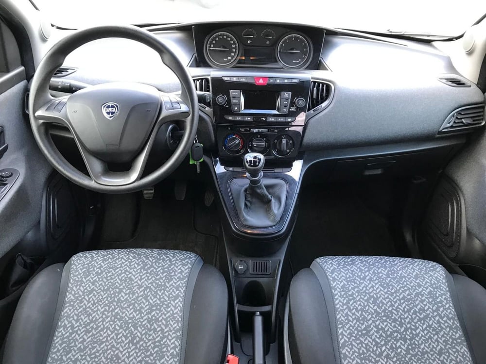 Lancia Ypsilon usata a Ancona (12)