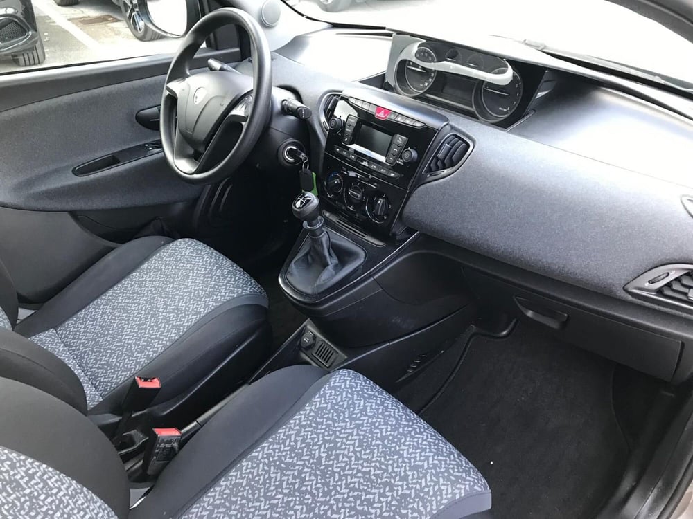 Lancia Ypsilon usata a Ancona (15)