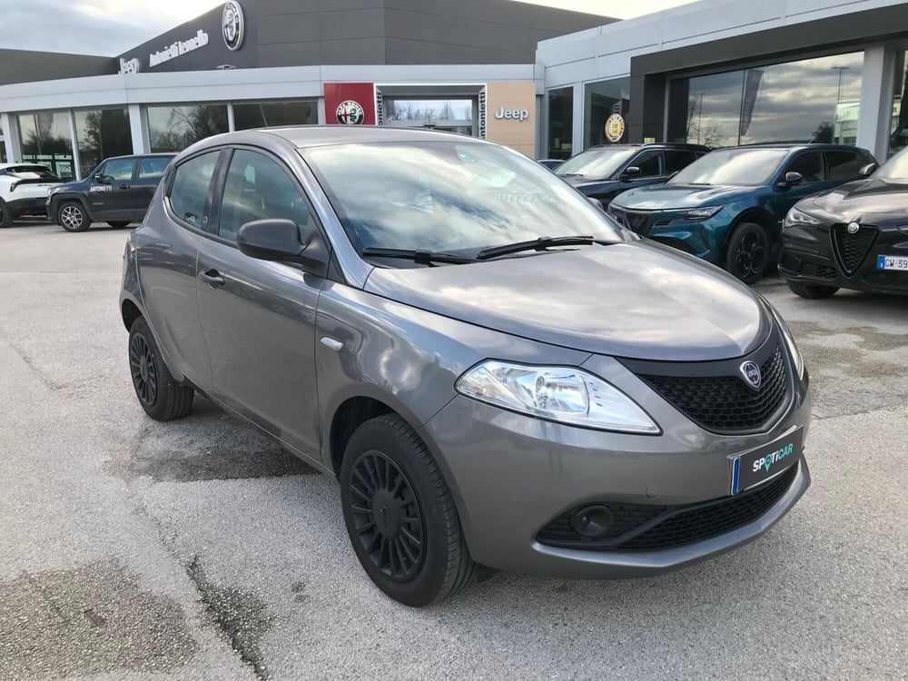 Lancia Ypsilon usata a Ancona (3)