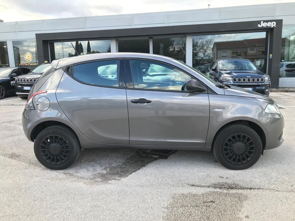 Lancia Ypsilon usata a Ancona (4)