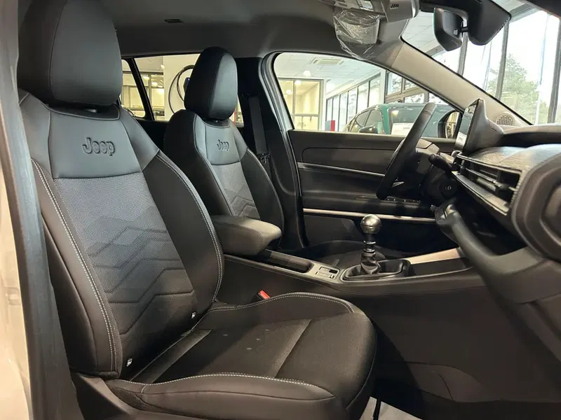 Jeep Avenger nuova a Ancona (13)
