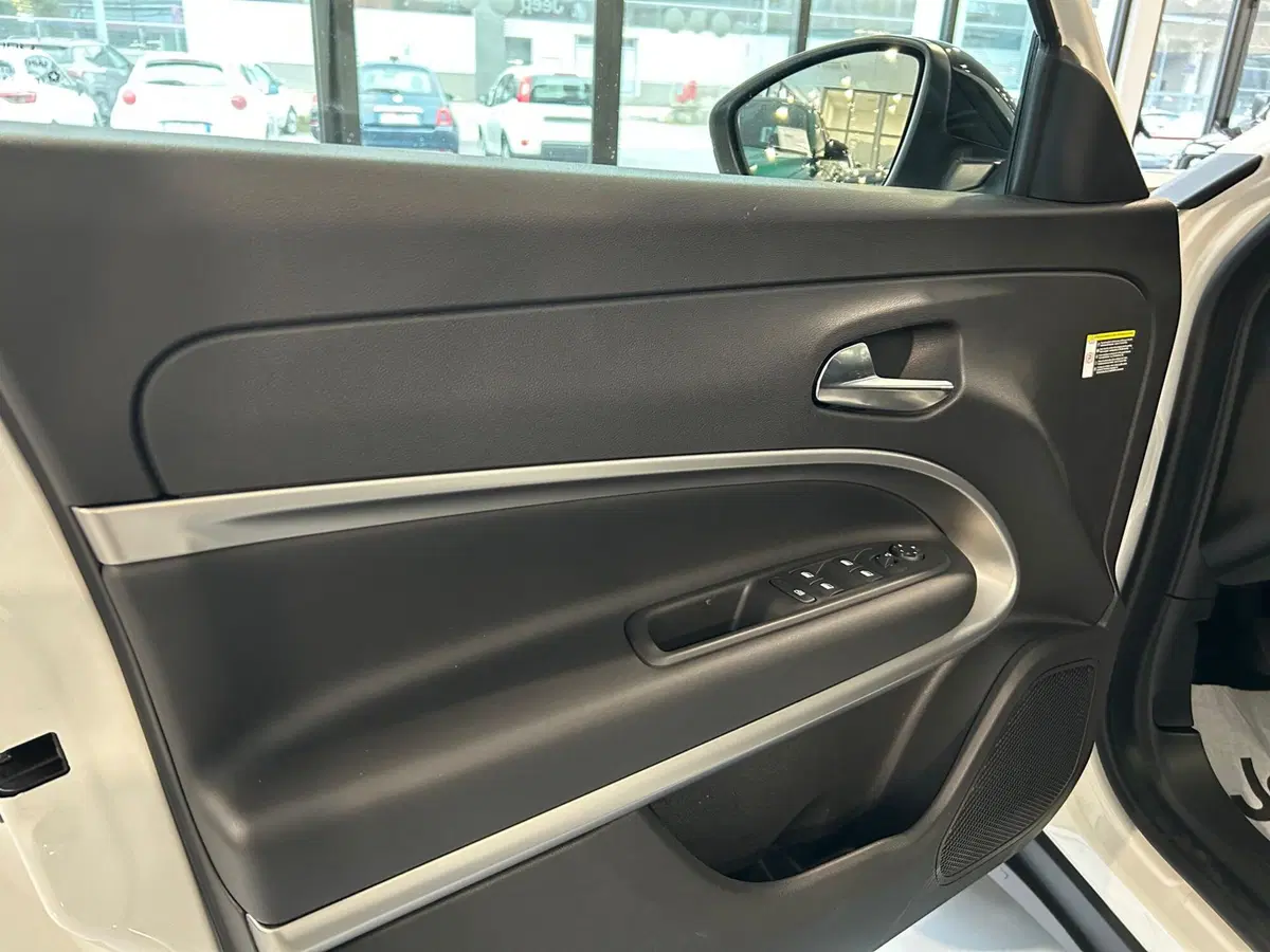 Jeep Avenger nuova a Ancona (15)