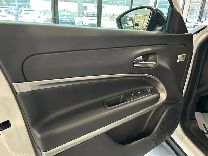 Jeep Avenger nuova a Ancona (15)