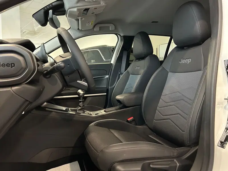 Jeep Avenger nuova a Ancona (9)