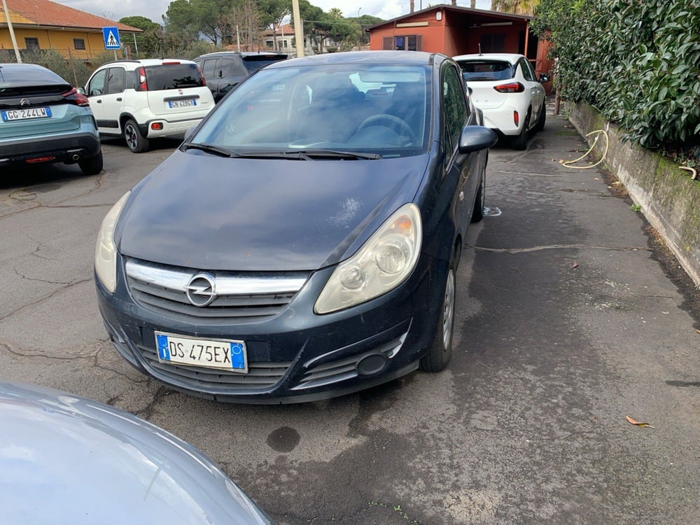 Opel Corsa nuova a Catania