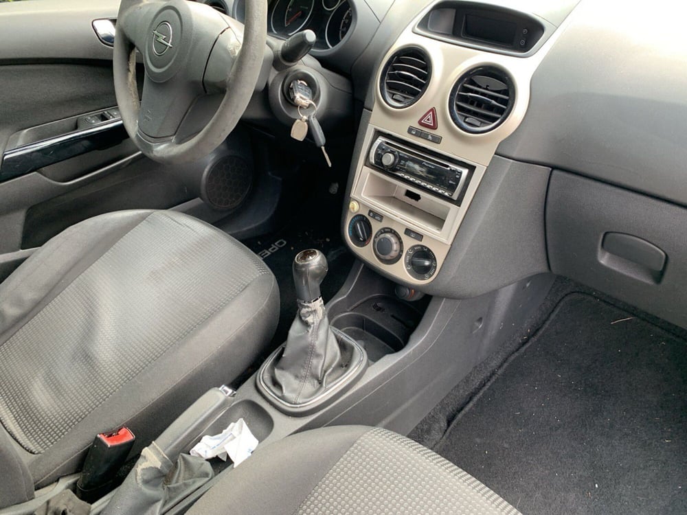 Opel Corsa nuova a Catania (8)