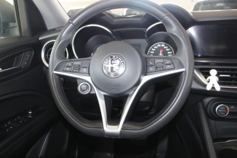 Alfa Romeo Stelvio usata a Terni (12)