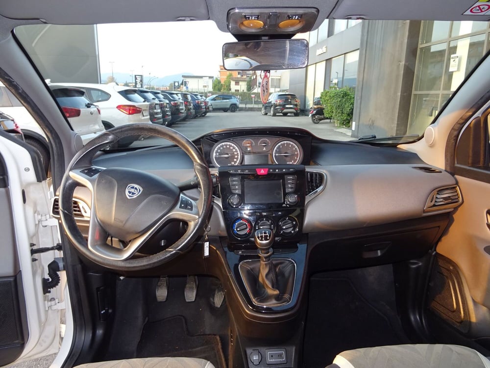 Lancia Ypsilon usata a Lucca (14)